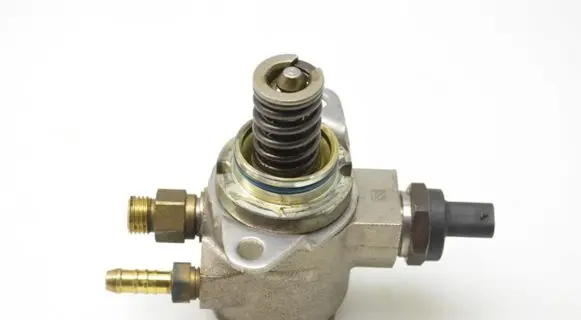 Audi A1 Fuel injection high pressure pump 03C127026J