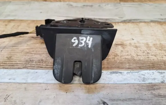 Audi A4 S4 B7 8E 8H Tailgate/trunk/boot lock/catch/latch 8E9827520A 8E9827520