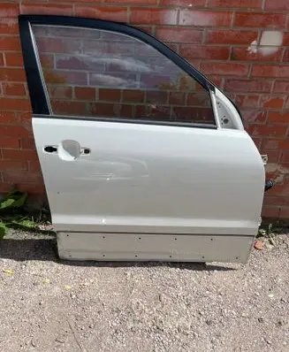 Suzuki Grand Vitara II Front door