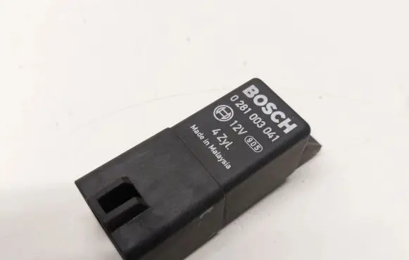 Opel Antara Glow plug pre-heat relay 0281003041