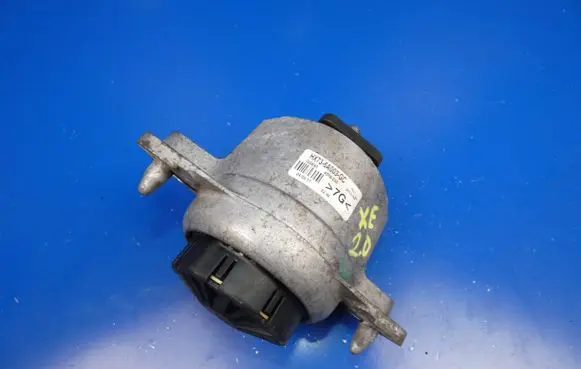 Engine mount bracket