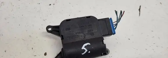 Volkswagen Touareg I Air flap motor/actuator 0132801320
