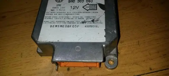 Volkswagen Golf III Airbag control unit/module 6N0909603 5WK4137