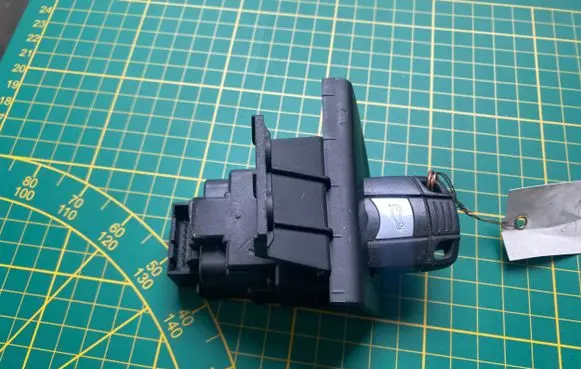 BMW 1 E81 E87 Ignition lock 695471709 10862510 695491401
