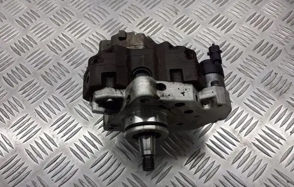 Renault Espace IV Fuel injection high pressure pump 8200586851