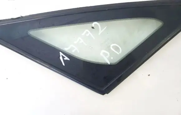 Toyota Avensis Verso Front triangle window/glass 