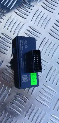Peugeot 5008 Seat heating relay 9810486880