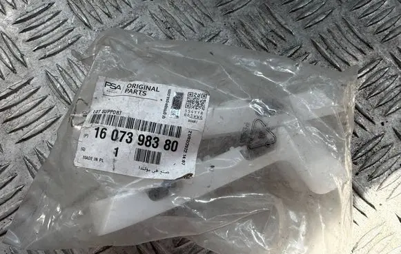 Peugeot 208 I Front bumper mounting bracket 9673270180