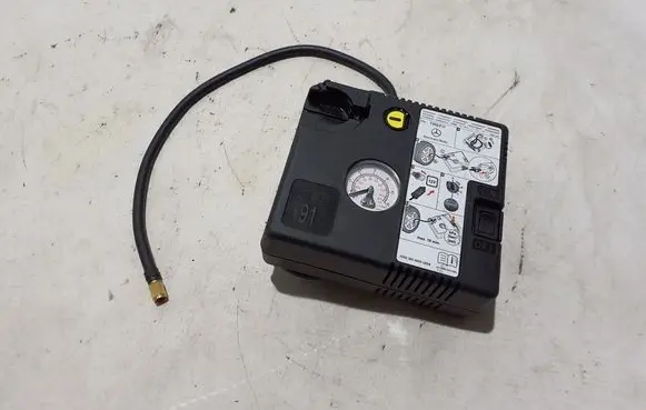 Mercedes-Benz C W206 Tire air pump compressor A0005838200