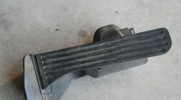 Volkswagen Golf V Accelerator throttle pedal 1K2723503M