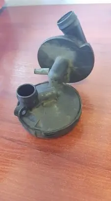 BMW 5 E39 Oil breather separator 7501566