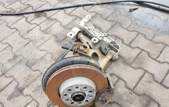 Seat Leon (1P) Front wheel hub spindle knuckle