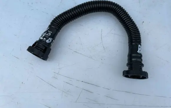 Audi A3 S3 8P Breather hose/pipe 06F103221E
