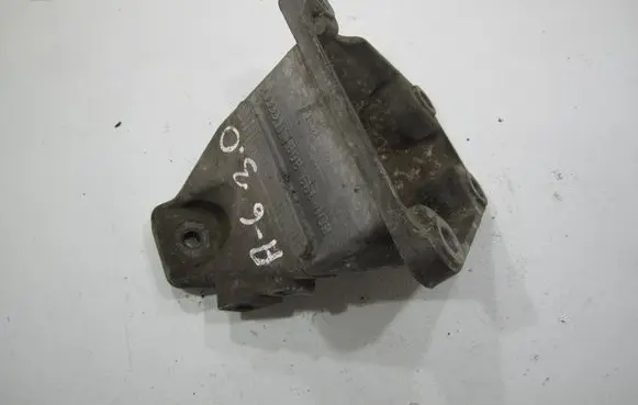 Audi A6 S6 C5 4B Engine mounting bracket 8D0199308AD