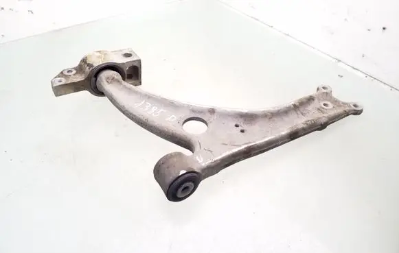Volkswagen PASSAT B6 Front lower control arm/wishbone 3C0407153B