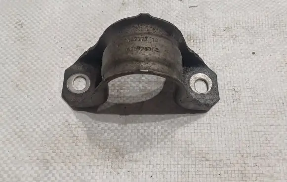 BMW X5 F15 Sway bar bush bracket, front 68592632 14777713