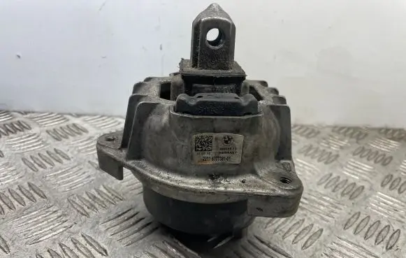 BMW 5 F10 F11 Engine mount bracket 6777381