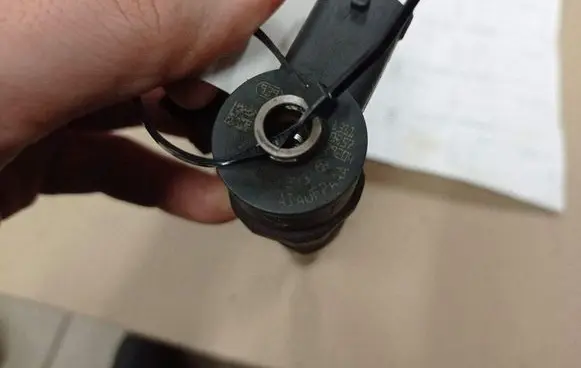 Opel Zafira B Fuel injector 0445110243