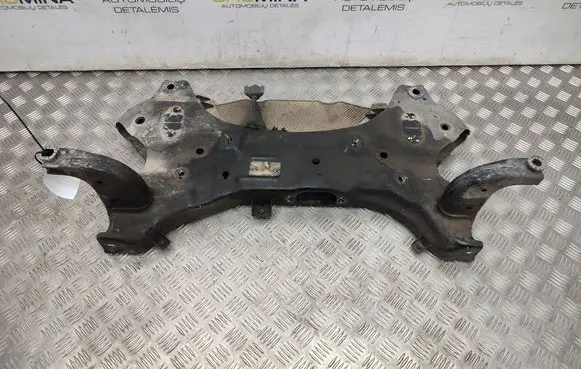 Hyundai i30 Front subframe 62401G4AA0