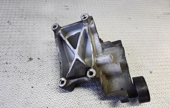 Hyundai Getz Power steering pump mounting bracket 