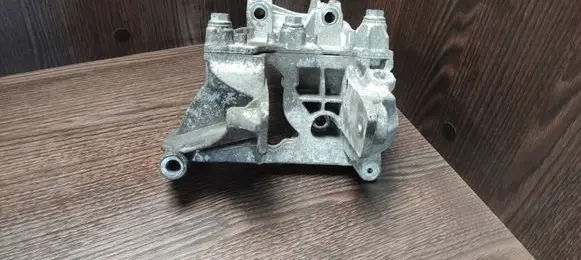 Volkswagen Transporter - Caravelle T5 Engine mounting bracket 070199343A 070199343B
