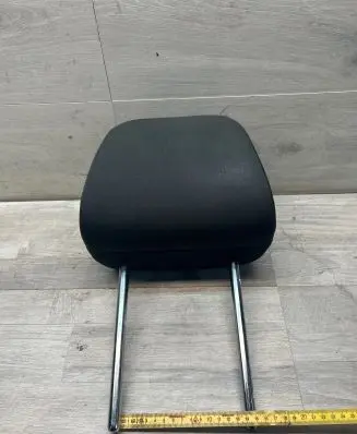 Volkswagen Jetta VI Front seat headrest 