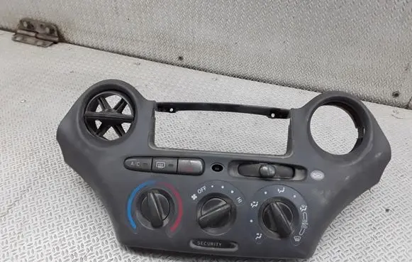 Toyota Yaris Climate control unit 758277 758268701D