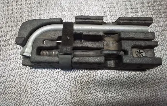 Volkswagen Caddy Tool set 2K5012113A
