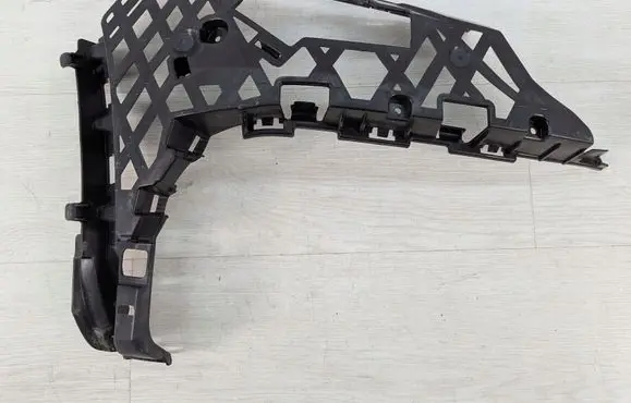 Volkswagen Passat Alltrack Front bumper mounting bracket 3G0807178B