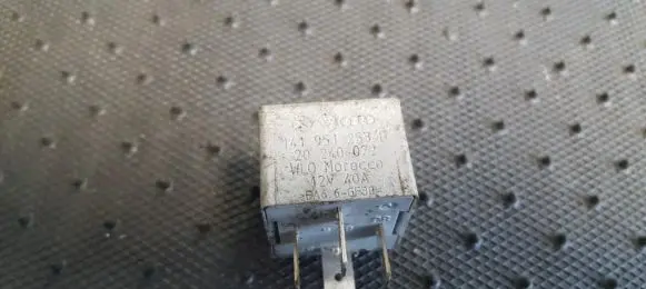 Volkswagen Golf IV Other relay 141951253B 20240072