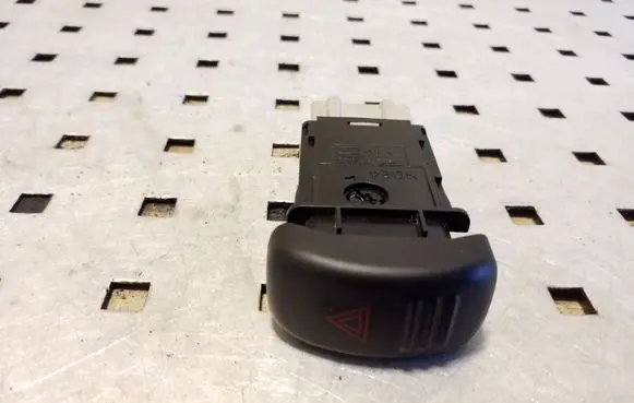 Opel Frontera B Hazard light switch M16328