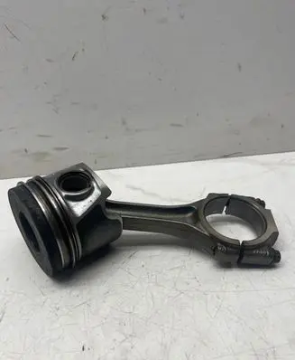 Volkswagen PASSAT B6 Piston with connecting rod 
