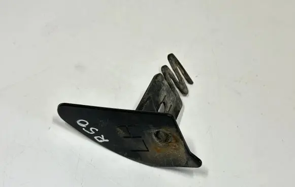 Front bumper mounting bracket