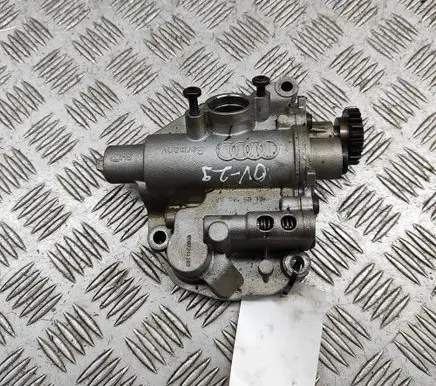 Volkswagen PASSAT B7 Oil pump 06H115105AF
