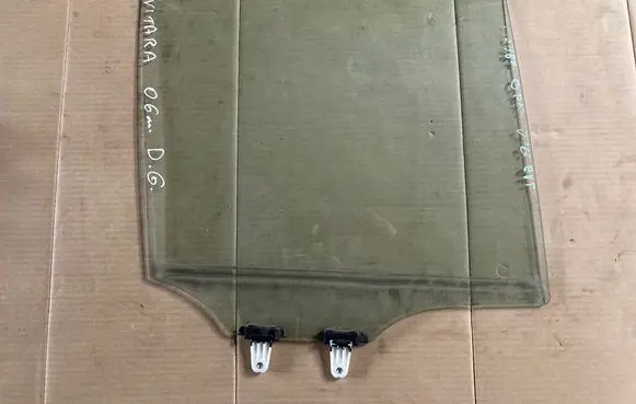 Suzuki Grand Vitara II Rear door window glass 43R00033 A002945