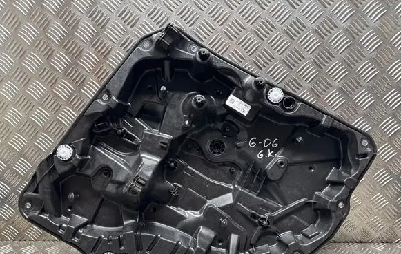 Rear window lifting mechanism without motor