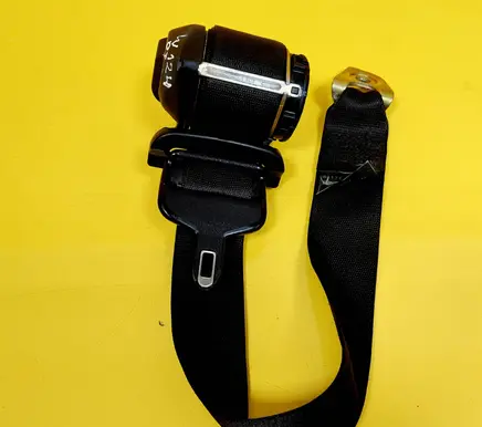 Mercedes-Benz E W124 Rear seatbelt 1248607585