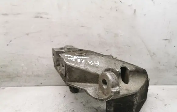 Volkswagen Golf IV Engine mounting bracket 038199207H