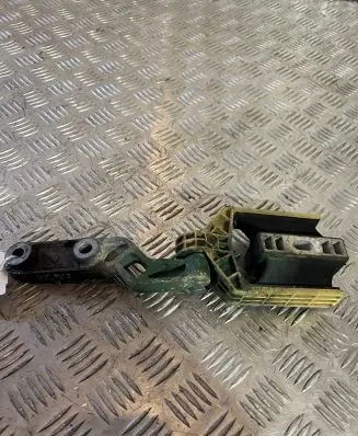 Volvo XC90 Engine mount bracket 31480554