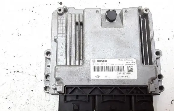 Renault Captur Engine control unit/module 0281032215