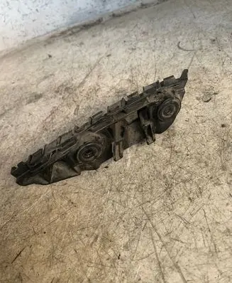 Volkswagen Jetta VI Front bumper mounting bracket