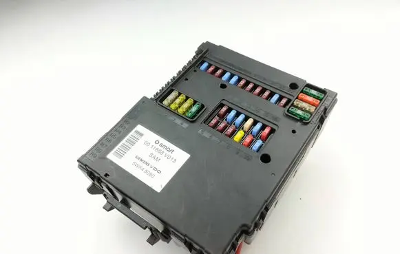 Smart ForTwo I Fuse module 0011868V013 5WK45090