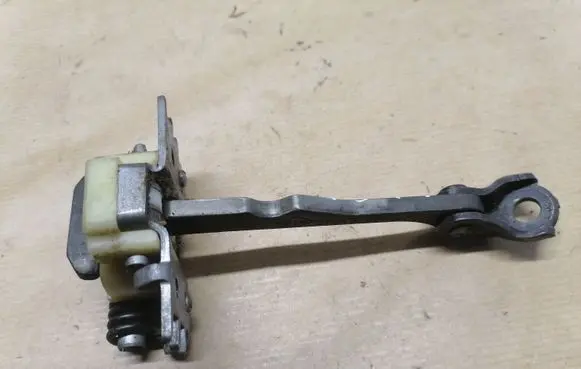Renault Twingo II Front door check strap stopper 385349