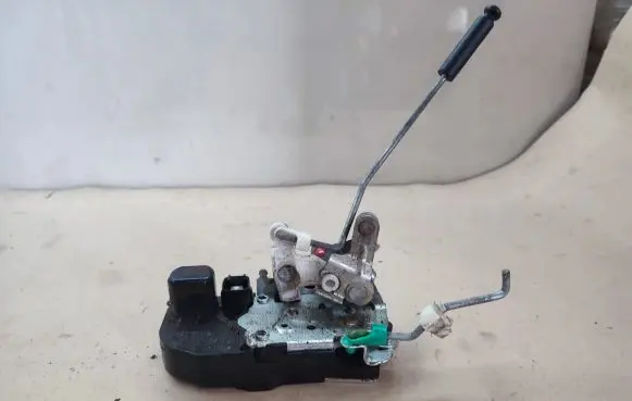 Jeep Grand Cherokee (WK) Rear door lock
