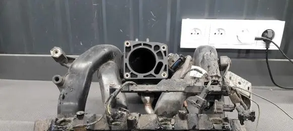 Ford Mondeo MK I Intake manifold 938F-9424-LE