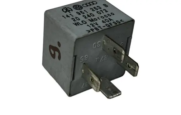 Volkswagen Golf V Other relay 141951253B 20240072