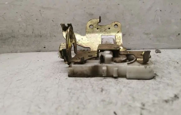 Mazda MPV Rear door lock