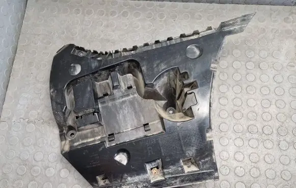 BMW 5 F10 F11 Bumper support mounting bracket corner 7331608