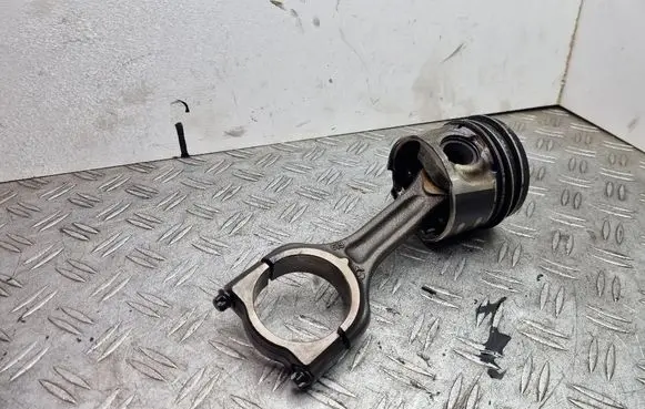 Citroen C4 Cactus Piston with connecting rod
