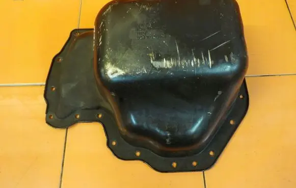 Volkswagen Polo V 6R Oil sump 03D103601G